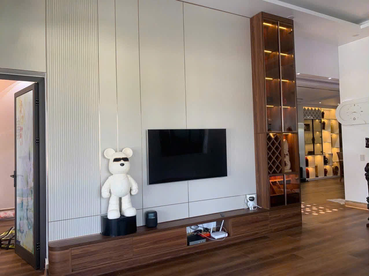 Kệ vách tivi KTV011