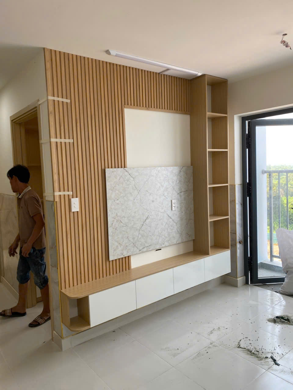 Kệ vách tivi KTV058
