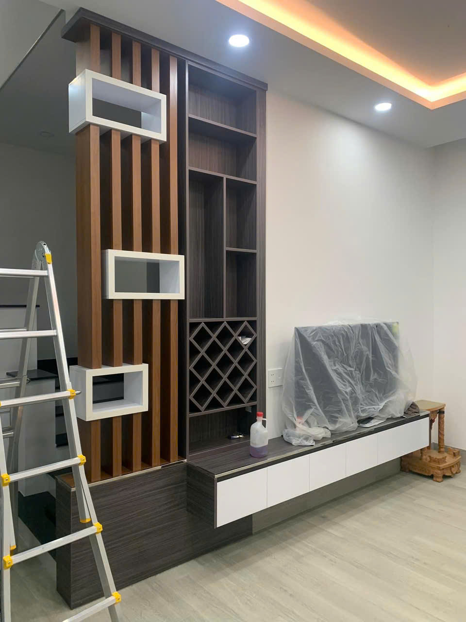 Kệ vách tivi KTV064