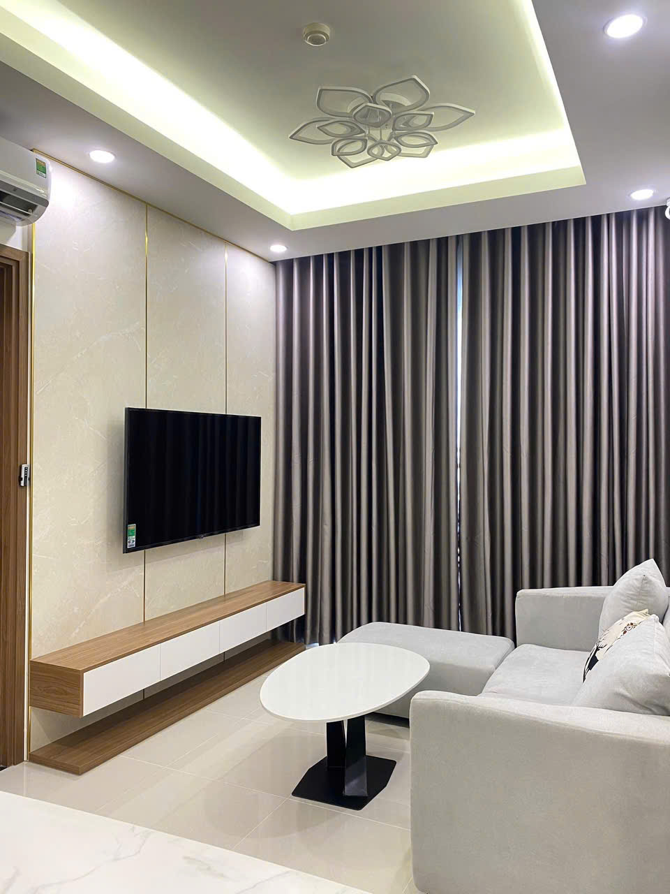 Kệ vách tivi KTV077