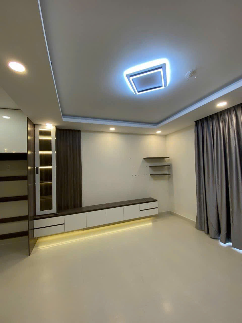 Kệ vách tivi KTV091