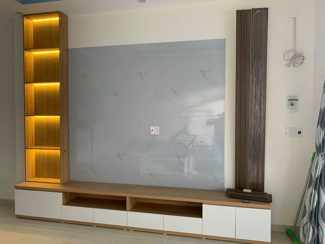 Kệ vách tivi KTV095
