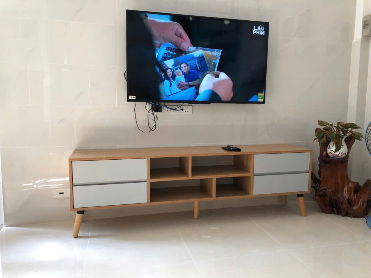 Kệ vách tivi KTV105